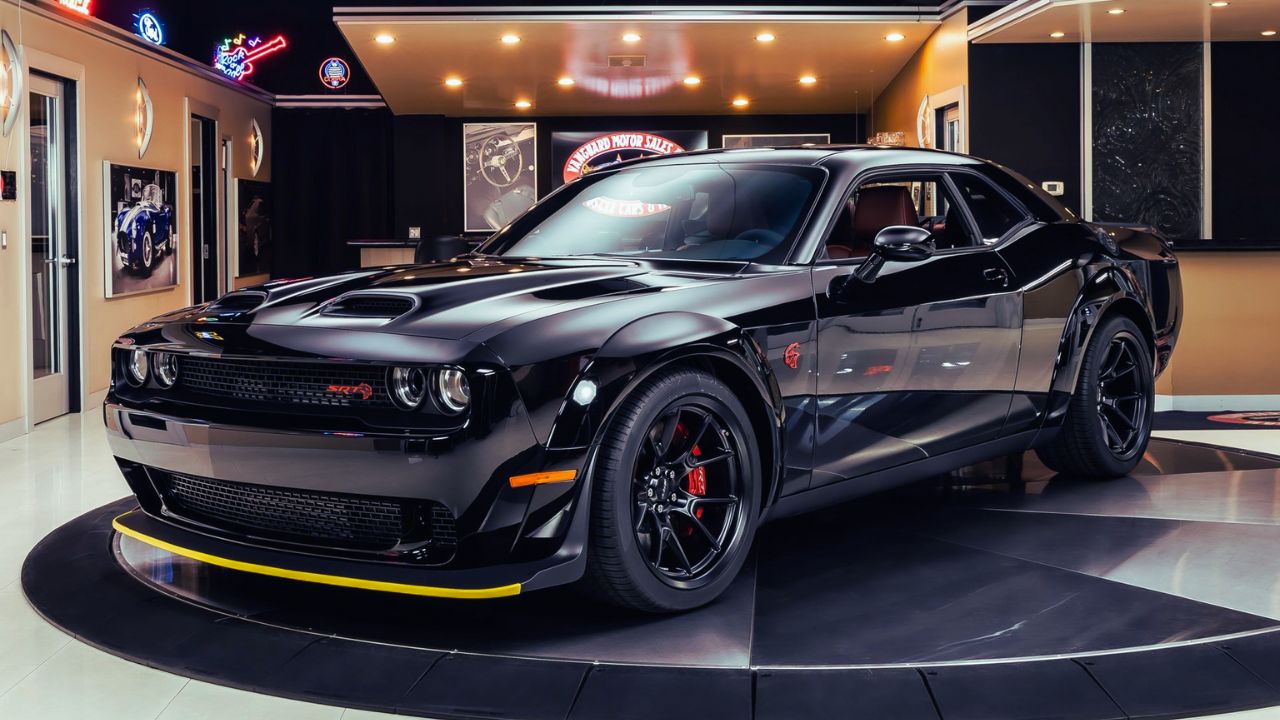 Dodge Challenger SRT Hellcat Price : American Muscle with Modern Muscle